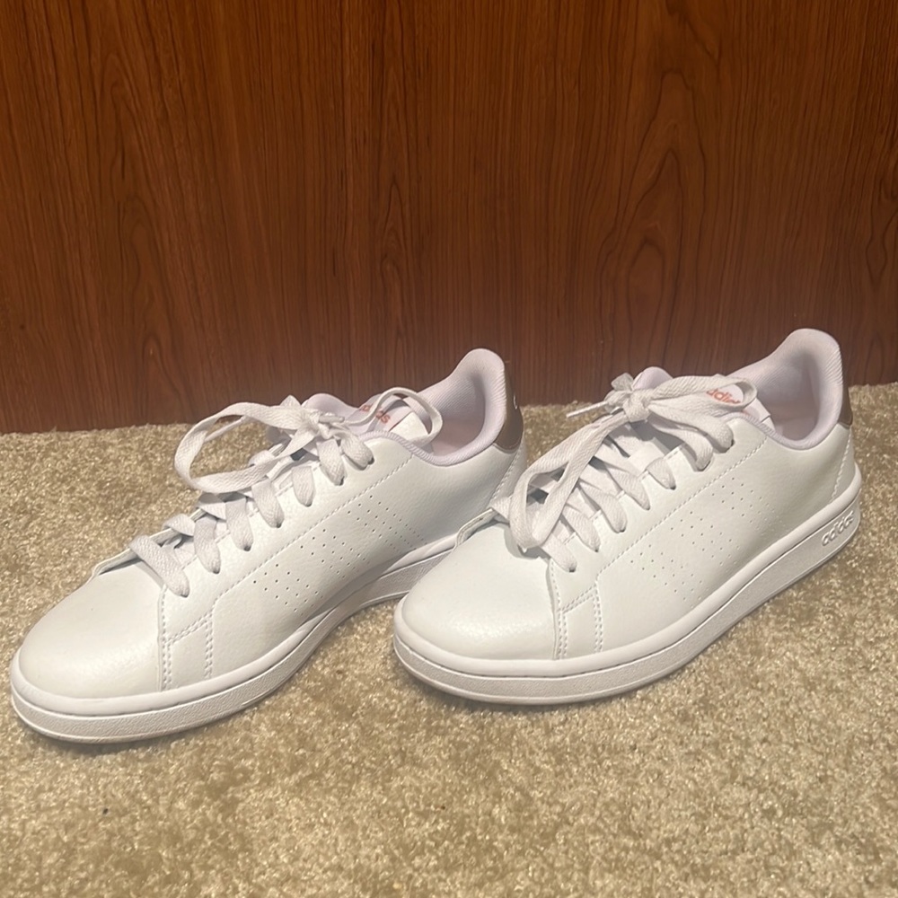 Adidas tennis shoes woman’s size 7.5 GW4845